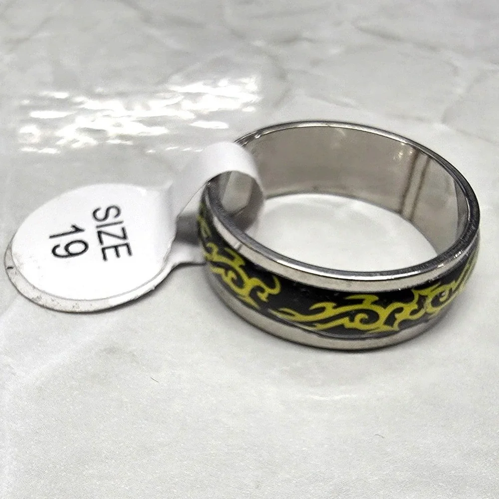 NEW Stainless Steel Tribal Flame Band Ring Size 8.5 Silver Tone Yellow Black